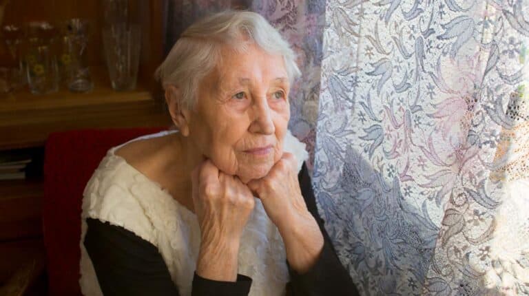 BLOG_12O_Old-lonely-woman_Identifying-Hallucinations,-Delusions | feature | How To Respond To Dementia-Related Hallucinations In Aging Adults