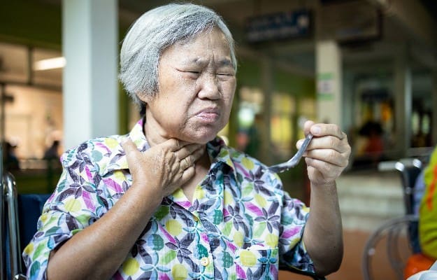 elder woman having difficulty swallowing | 4 Common Senior Eating Problems and How to Combat Them