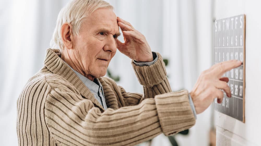BLOG-12-Oaks---senior-man-got-Dementia---------Symptoms-of-Dementia_feature | Guide To Understanding & Coping With Dementia Behavior