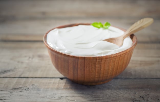Greek-yogurt-in-a-wooden-bowl_Greek-Yogurt_ss_body | 8 Scrumptious Heart-Healthy Snacks Your Senior Family Members Will Love