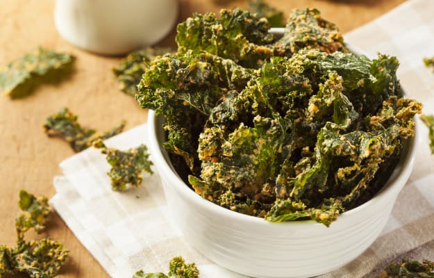 Homemade-Green-Kale-Chips_Baked-Kale-Chips_ss_body | 8 Scrumptious Heart-Healthy Snacks Your Senior Family Members Will Love