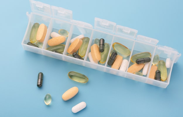 Pill-Organizer-----------10-Useful-and-Small-Gift-Ideas_ss_body