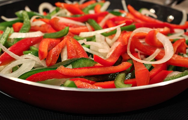 Frying-Peppers-and-Onions-Stir-fried-Vegetables-ss-body