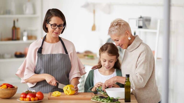 Senior-happy-talk-cook-together-Light-dinner-Ideas-for-seniors-that-are-easy-to-prepare-feat
