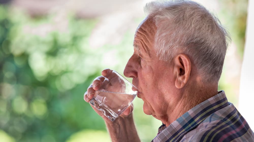 Signs-of-Dehydration-dry-mouth-------------3-Important-Things-to-Know-to-Prevent-Dehydration-in-Patients-With-Alzheimer-------ss_feature