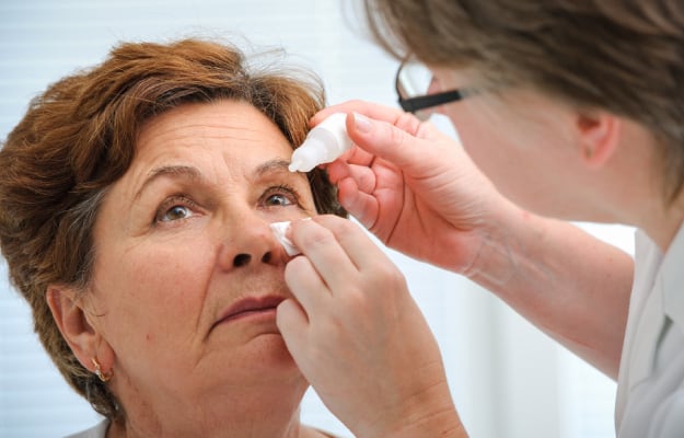 senior-woman-get-eye-drops------------Eye-Care-Tips-for-Maintaining-Senior-Eye-Health-------ss_body