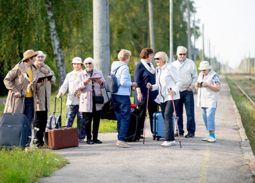12Oaks-A group of positive senior elderly people travelers -as-4 Travel Clubs