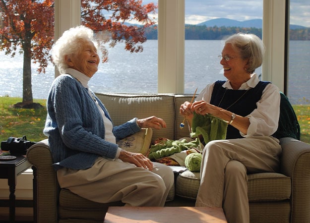  12Oaks-Elderly-friends-pxls-Joining-a-Daily-Routine-at-12-Oaks-Communities