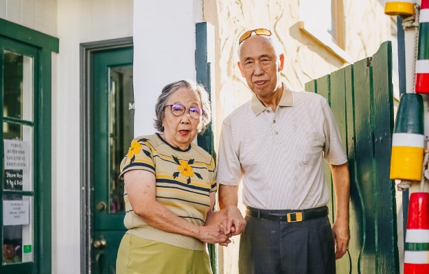 Elderly-Couple-hanging-out-together-----Promotes-Social-Cohesion_px_body