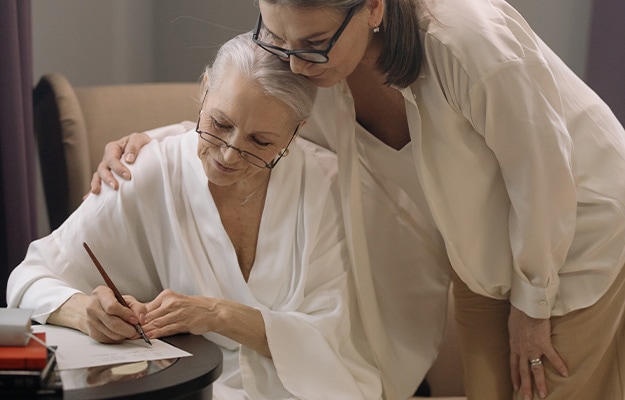 12Oaks-Elderly-ladies-reading-together-pxls-7-Feedback-Matters-memoir writing for seniors