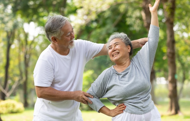 Seniors-doing-exercises-together---------Safety-Tips-to-Consider_ss_body